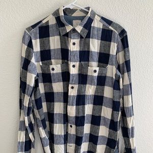 Men’s GAP button down casual plaid flannel shirt